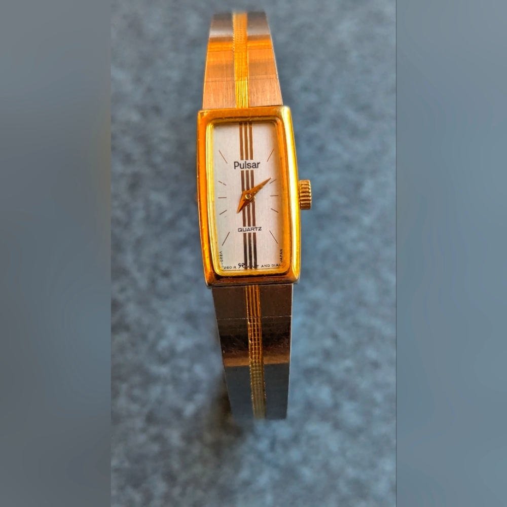 (630)Vintage Pulsar Two-Tone Rectangular Women Quartz Watch - Gold & Silver..